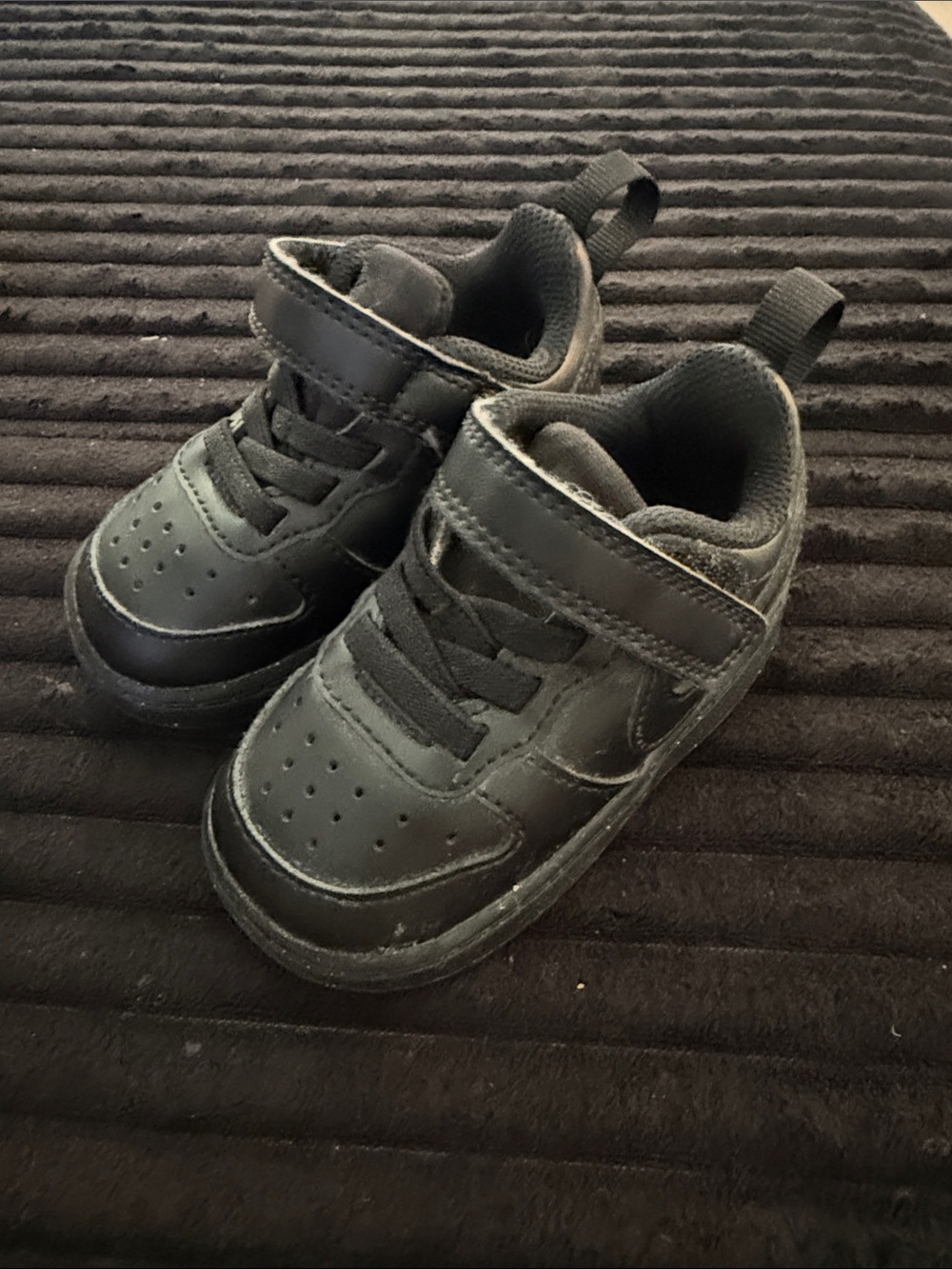 Nike Kids Black Velcro Low-Top Air Force 1 Sneakers